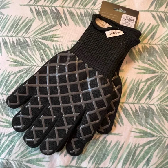 Sur La Table Black and Gray Grill Gloves - Picture 5 of 5